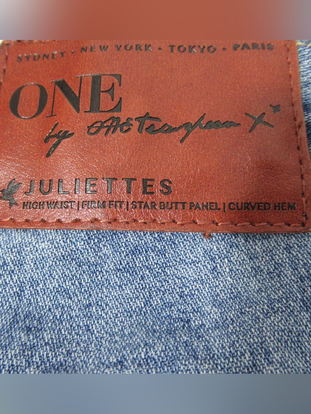 One Oneteaspoon  Juliettes High Waist Firm Fit Star Butt Panel Denim Shorts 25 - Picture 4 of 16